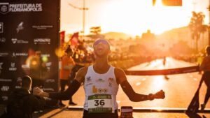 Walace Evangelista Caldas logra doble victoria en Florianópolis en la media maratón y en los 5 km