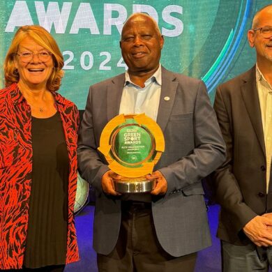 Jackie Brock-Doyle, Jackson Tuwei y Bob Ramsak reciben el premio Organización del Año de World Athletics