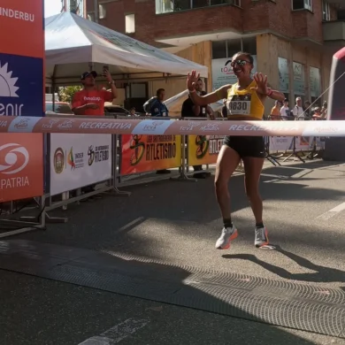 La ecuatoriana Mary Granja triunfa en el medio maratón de Bucaramanga