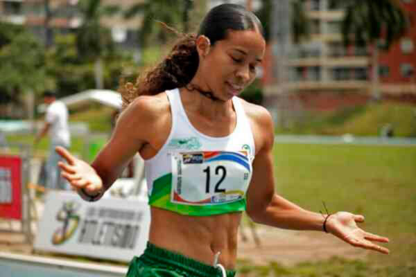 Luciana Zapata Brilla con Récord Nacional