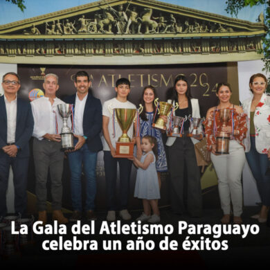 La Gala del Atletismo Paraguayo celebra un año de éxitos Fuente: Federación Paraguaya de Atletismo El Consejo Nacional de Deportes de Asunción fue escenario de la esperada Gala 2024 del Atletismo Paraguayo, un homenaje a los clubes, atletas e instituciones que marcaron un año lleno de logros para este deporte en Paraguay. Reconocimiento a los Campeones Nacionales por Clubes La Federación Paraguaya de Atletismo destacó a los equipos que sobresalieron en las distintas disciplinas: Pingüi Athletic Club: Campeones en Trail y Ruta. Deportivo San José: Líderes en Pista y Campo. "Felicitamos a todos los clubes de atletismo por el excelente año deportivo que nos dieron; ellos son el motor principal para seguir fomentando el deporte competitivo en nuestro país", señaló la Federación en un emotivo mensaje. Homenaje a los Atletas Destacados En la ceremonia se premiaron a los atletas que lograron medallas internacionales y rompieron récords nacionales. Entre los homenajeados se incluyeron: Categoría Mayores: César Almirón: 100 m, 200 m, y Posta 4×100 m. Ericky Dos Santos: 1500 m. Kevin Mendieta: 110 m c/v. Christopher Thiessen: Salto Largo. Posta 4×100 m: Misael Zalazar, Freddy Maidana, y Jonathan Alexis Wolk. Posta 4×400 m y 4×400 m Mixta: Jhumiler Sánchez, Paul Wood, Marcos González, Montserraht Gauto, Araceli Martínez y Xenia Hiebert. Xenia Hiebert: 200 m. María Leticia Añazco: Milla urbana. Despedida de una Leyenda La Federación dedicó un sentido homenaje a Ana Camila Pirelli, una de las atletas más destacadas en la historia del atletismo paraguayo y recordwoman del heptathlon, quien anunció su retiro de las competencias. Su legado será recordado como una fuente de inspiración para las futuras generaciones. Esta gala subrayó el compromiso de la comunidad atlética con el desarrollo del deporte en Paraguay, cerrando un año de logros colectivos e individuales que fortalecen el futuro del atletismo nacional.