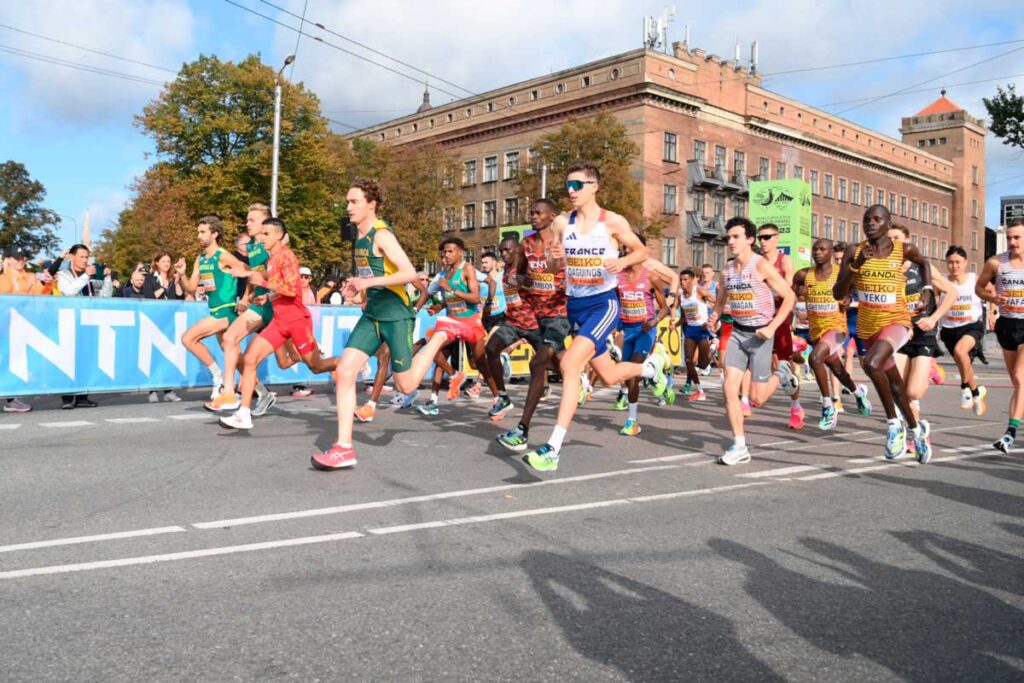 El-inicio-de-la-carrera-masculina-de-5-km-en-el-Campeonato-Mundial-de-Atletismo-en-Ruta-Riga-23-(©-Adam-Nurkiewicz)