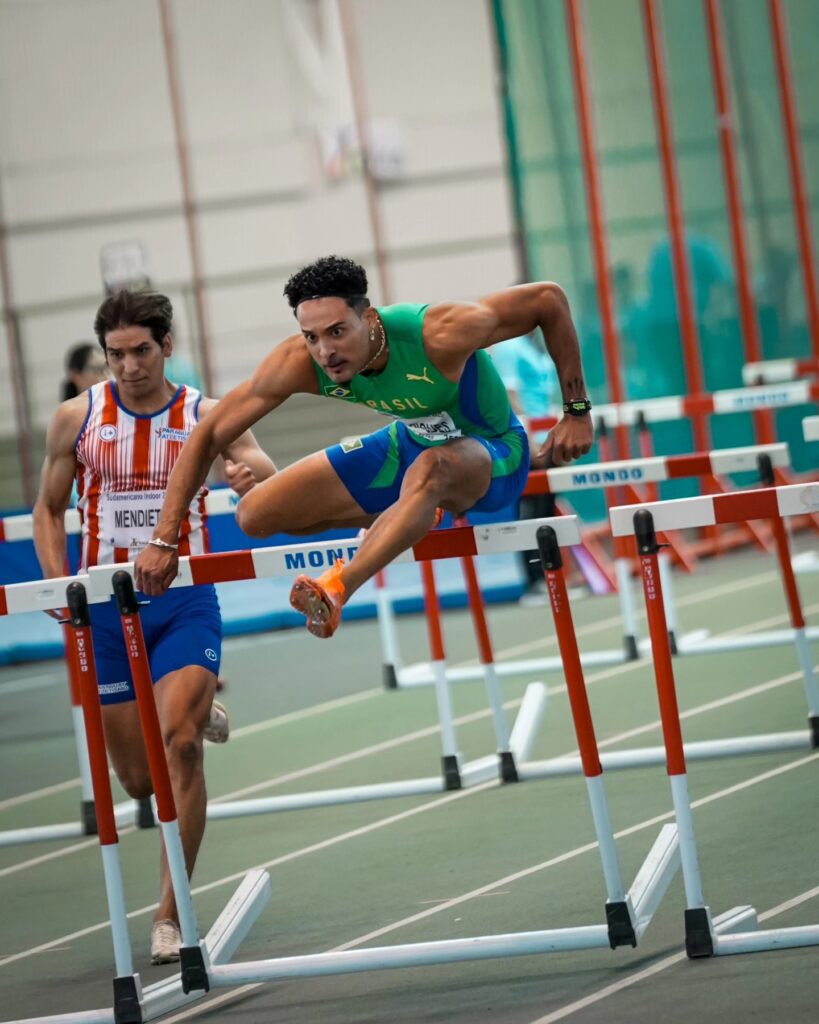 Brasil arrasa en las vallas en el Sudamericano Indoor