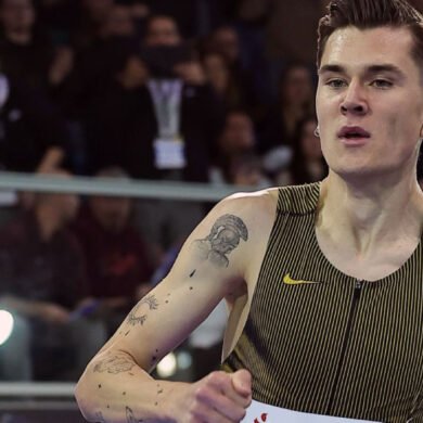 Ingebrigtsen rompe récord mundial en la milla indoor