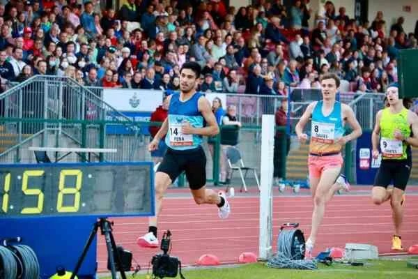 Juan Ignacio Peña, a un paso del récord chileno en la milla indoor