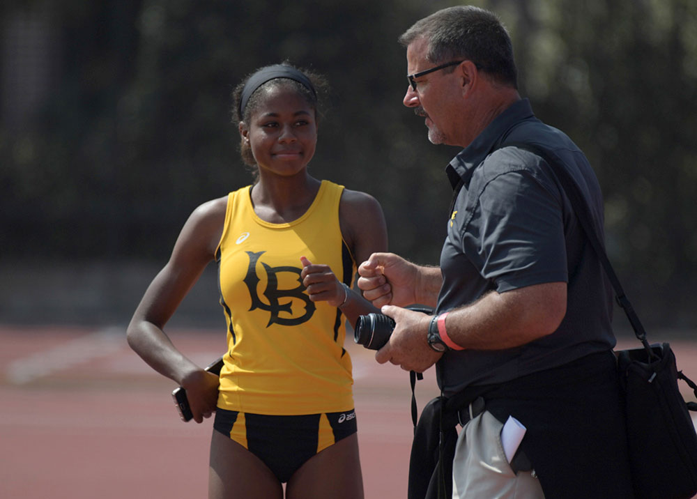 NCAA revoluciona el atletismo: cambios en becas y rosters