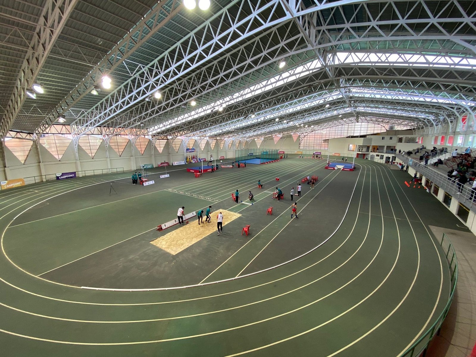 Cochabamba brilla como epicentro del atletismo indoor