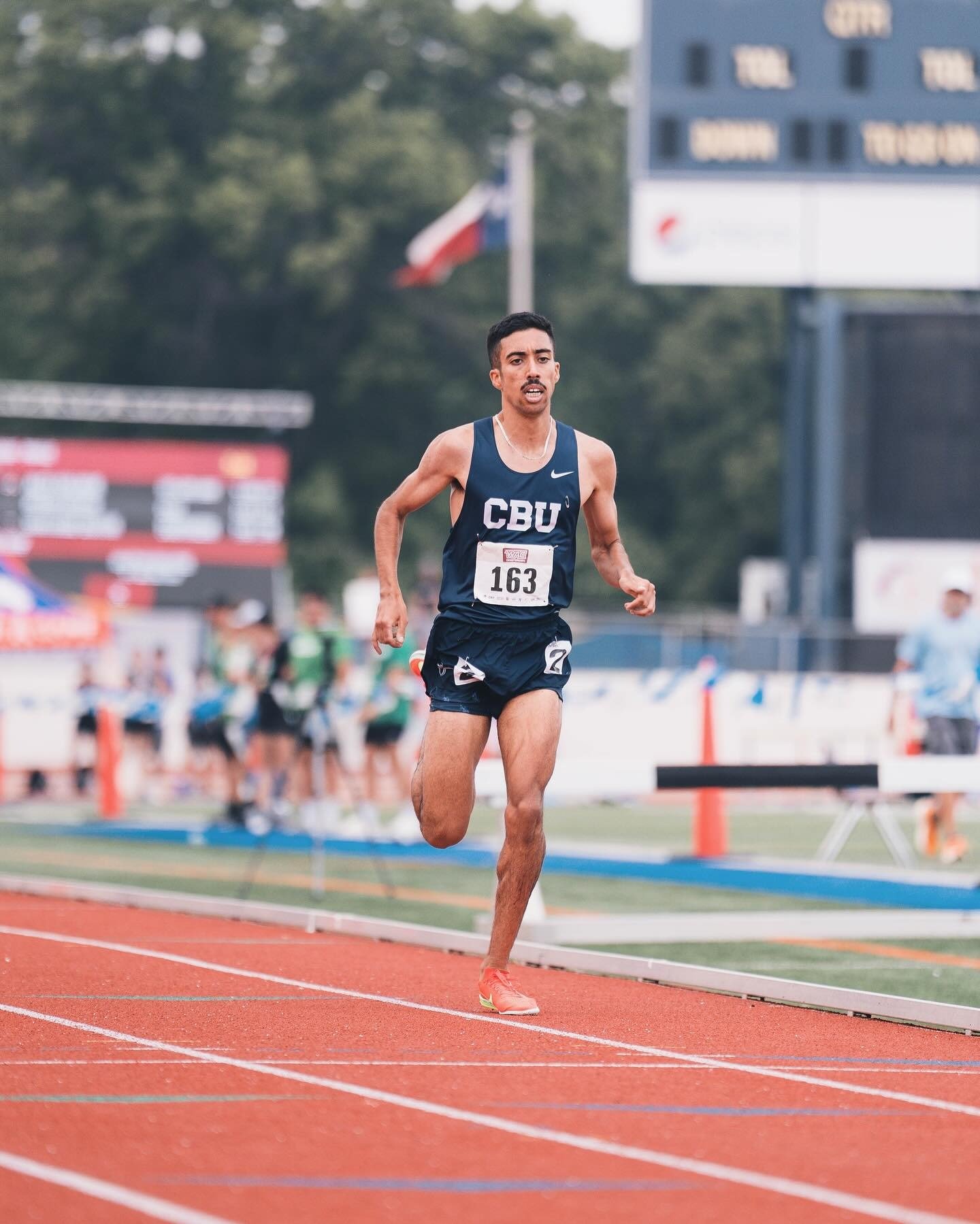 Dos talentos uruguayos brillan en atletismo universitario USA