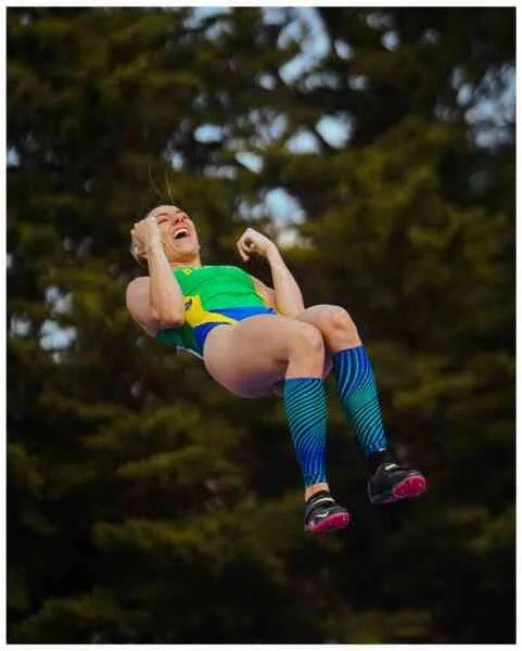 Juliana de Menis alcanza los 4.66 m en Ostrava