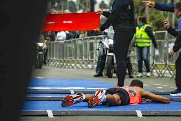 Wendell Souza y Vivian Kiplagat dominan el Maratón de Porto Alegre 2025
