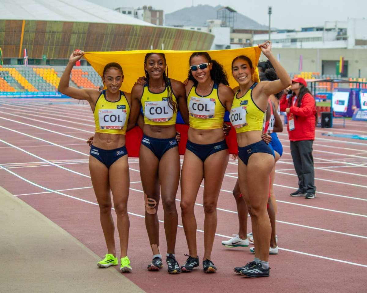 Las colombianas confirmaron su favoritismo en la 4×400 de damas: María Alejandra Rocha, Karla Vélez, Paola Andrea Loboa y Lina Esther Licona.

