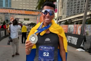 Mauricio González ganó los 21 km en Miami con 10:6:17