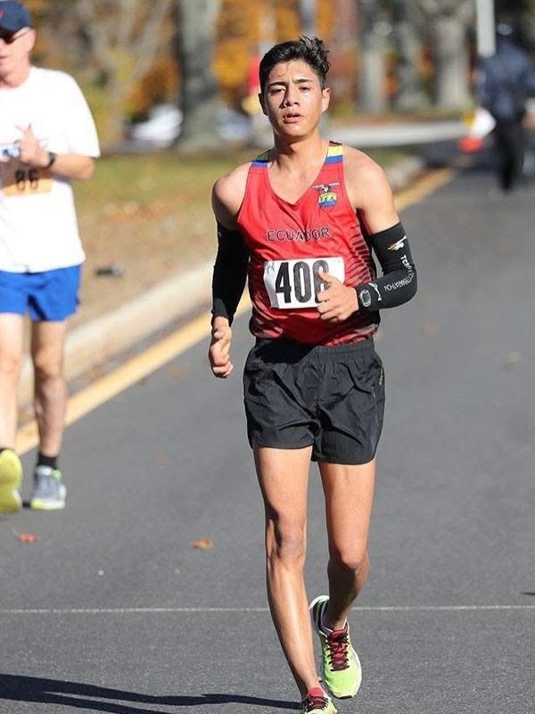 David Hurtado fijó el récord sudamericano de maratón de marcha en Cieza