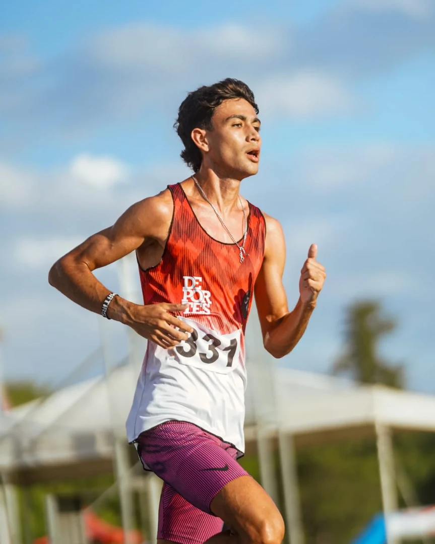 El argentino Matías Reynaga bajó los 8 minutos en 3.000 metros indoor