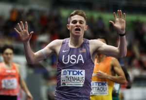 Cooper Lutkenhaus es campeón mundial indoor de 800 a los 17 años