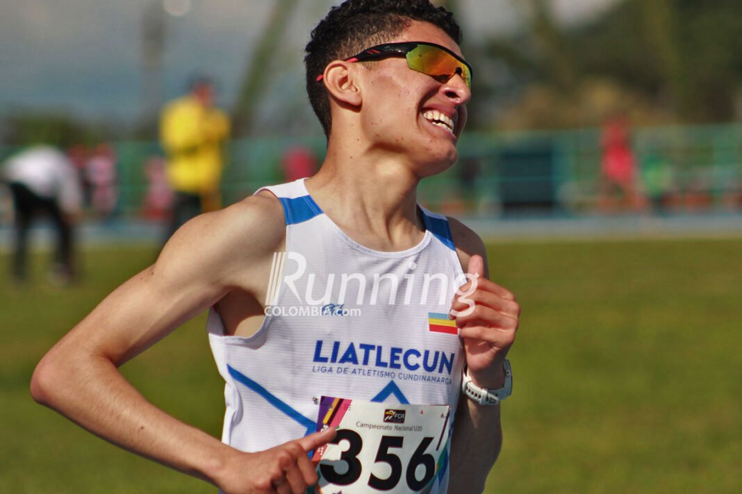 Dylan Carrasco impone récord nacional de la milla en ruta en Cúcuta