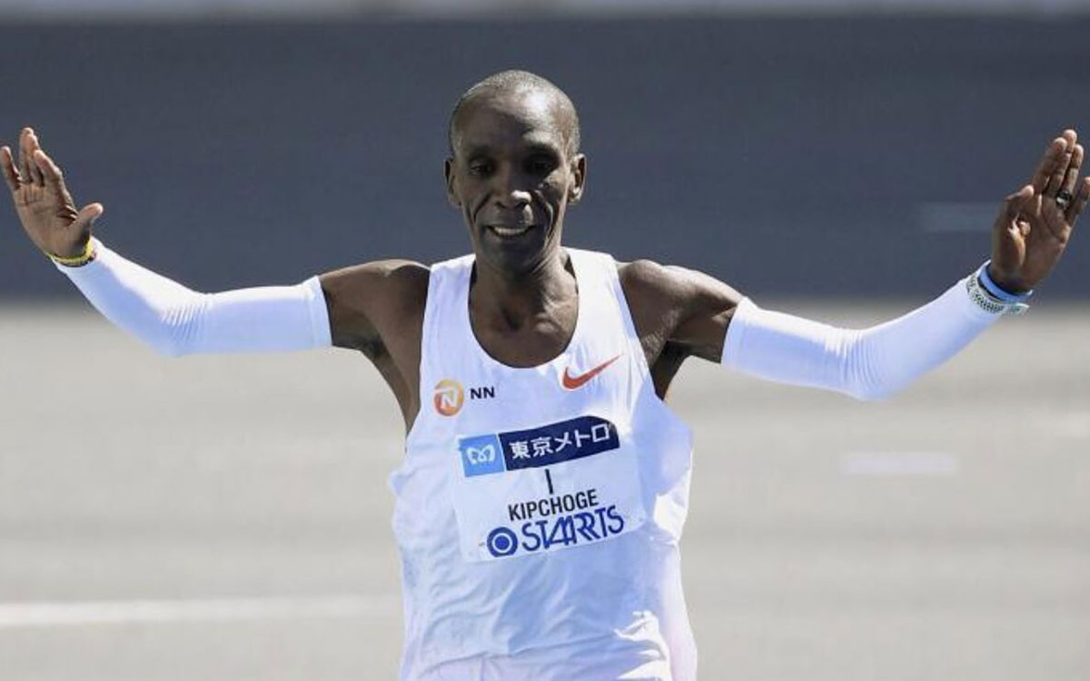 Kipchoge inicia su gira de maratones en siete continentes en Ciudad del Cabo