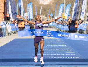 Fotyen Tesfay rompe el récord femenino del Maratón de Barcelona