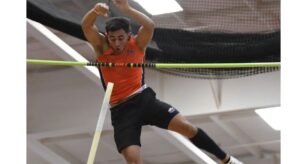 José Tomás Nieto mejora récord nacional de garrocha a 5.54 m en EE.UU.