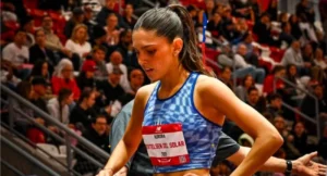 Aurora Bertelsen bate récord chileno y sudamericano U20 indoor en 800 metros en Boston