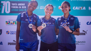 Liderado por la medallista Gabriela Muniz, trio del CASO-DF domina el podio de los 5 mil metros marcha en el Trofeo Adhemar