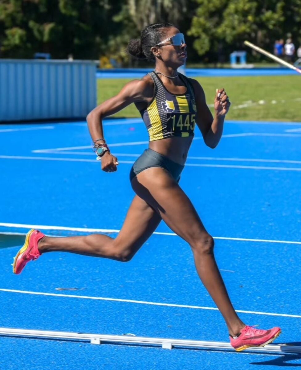 Déborah Rodríguez gana los 800 metros en el torneo Darwin Piñeyrúa