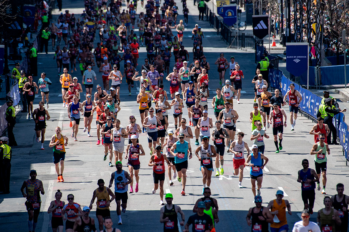 John Korir impone nuevo récord en la maratón 130 de Boston 2026