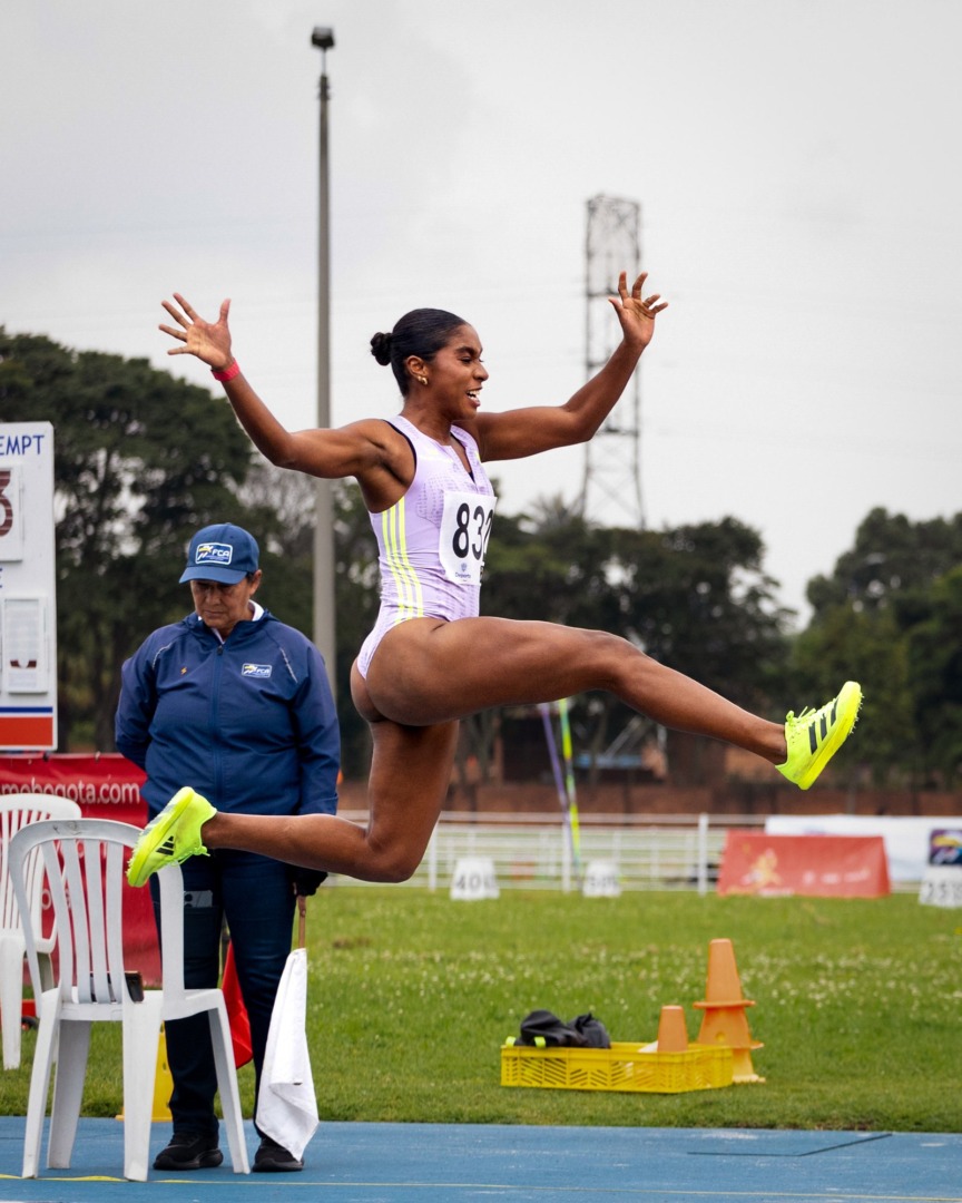 Natalia Linares salta 6.71 m en Interclubes Colombia en Bogotá