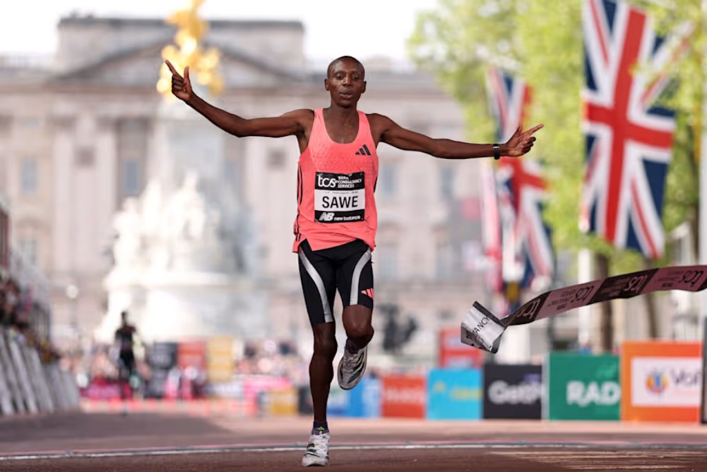 Sebastian Sawe y Tigts Assefa imponen récords mundiales en Maratón de Londres 2026