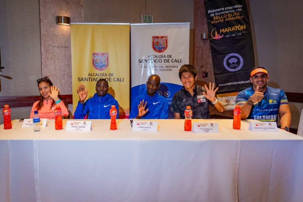 Presentación de atletas internacionales en la Maratón de Cali 2026 con figuras destacadas